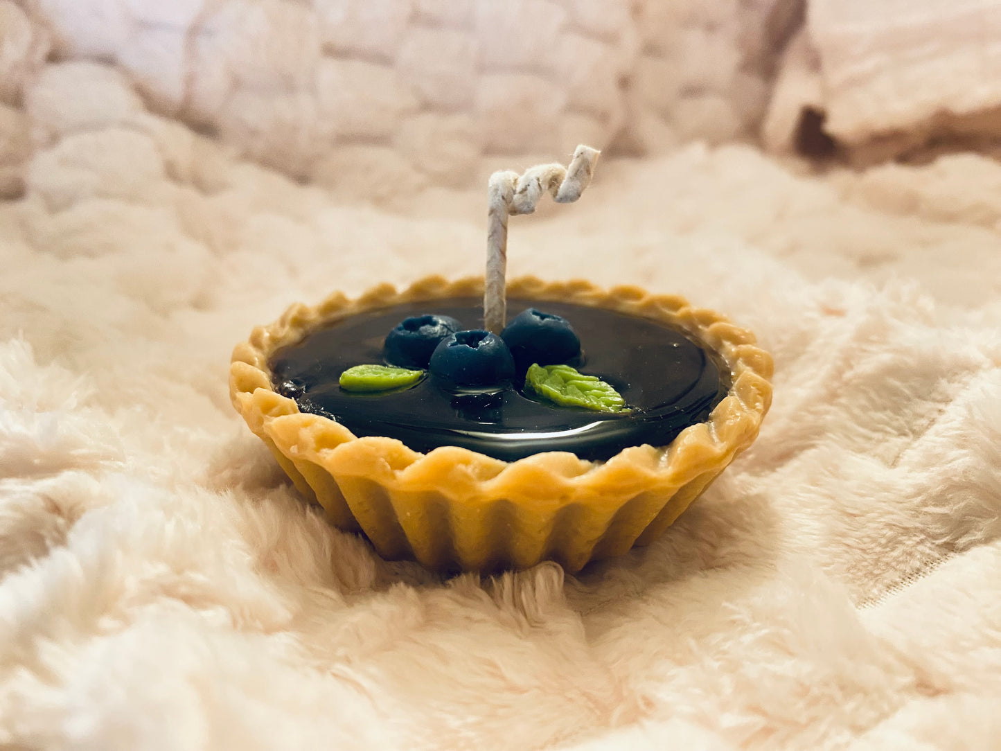 Bougie mini Tartelette à la Myrtille |Bougie Pâtisserie | Blueberry Pie Candle | Bougie Gourmande | Bougie Leurre | Bougie décorative