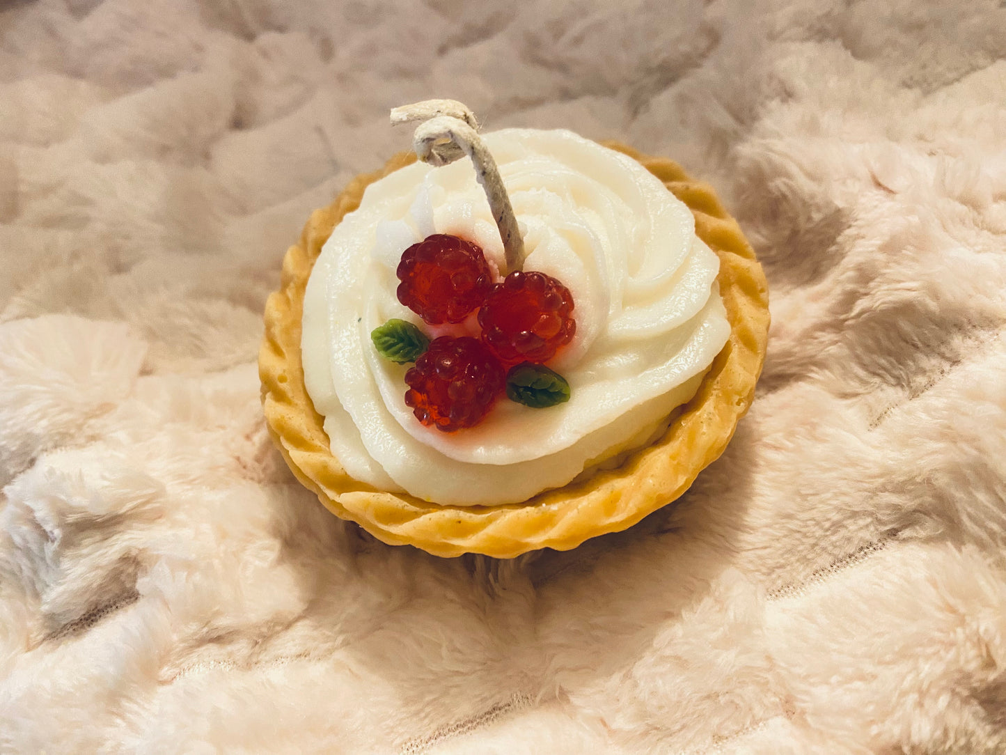 Bougie mini Tartelette à la Framboise |Bougie Pâtisserie | Raspberry Pie Candle | Bougie Gourmande | Bougie Leurre | Bougie décorative