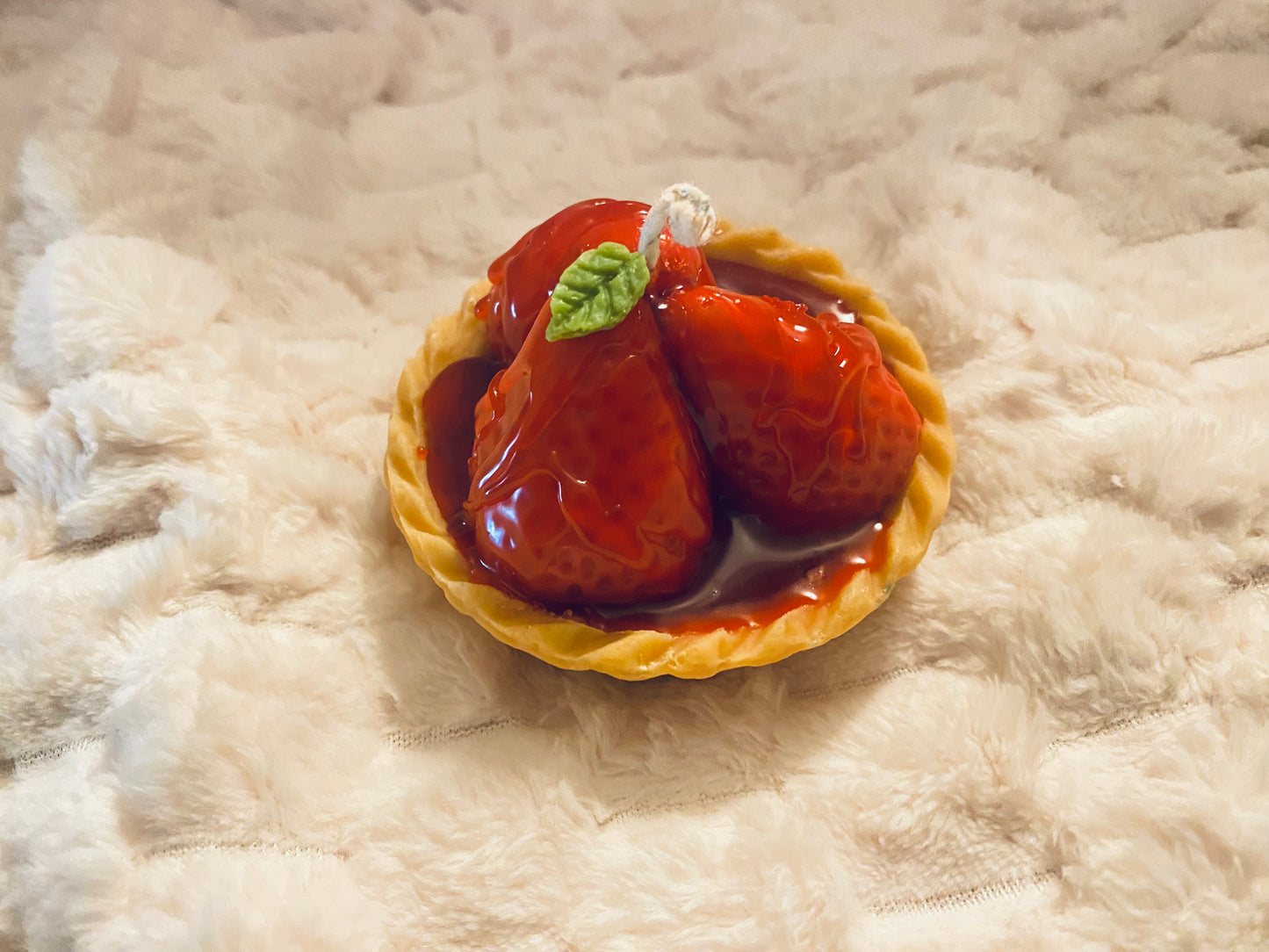 Bougie mini Tartelette à la fraise |Bougie Pâtisserie | Strawberry Pie Candle | Bougie Gourmande | Bougie Leurre | Bougie décorative