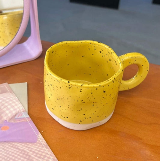 Taza de Porcelana Irregular con Diseño Moderno y Único | Taza de Café con Asa